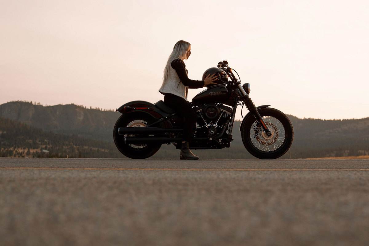 Femmes à moto