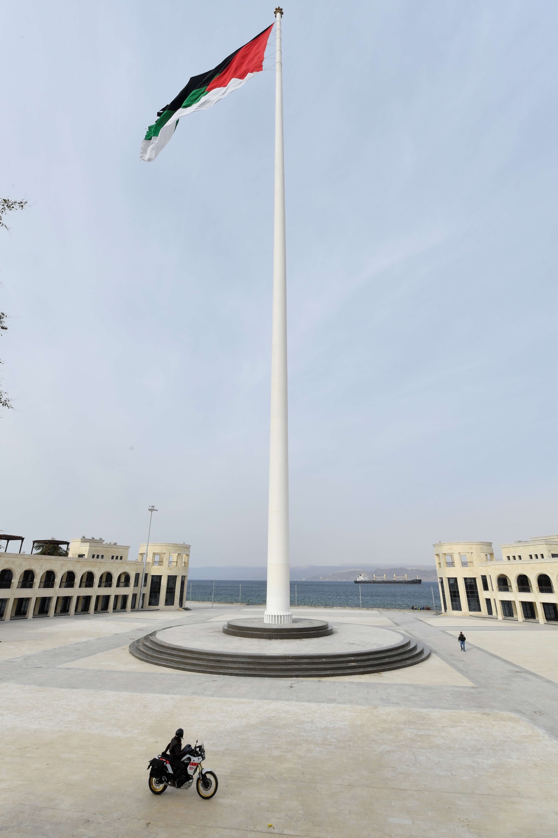 Le mât de la révolte Arabe dans le port d'Aqaba.