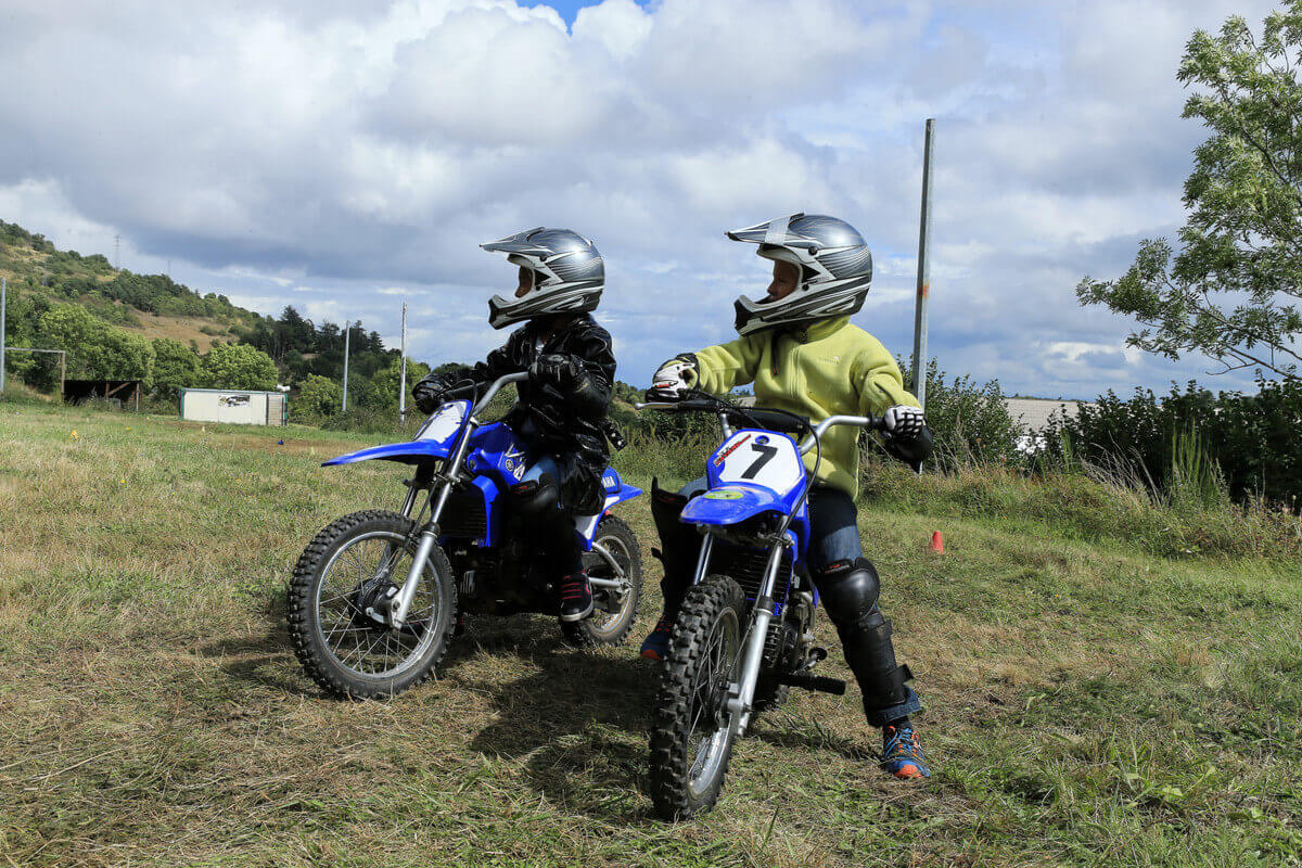2 enfants en moto à l'équipée du cœur Auvergne 2017