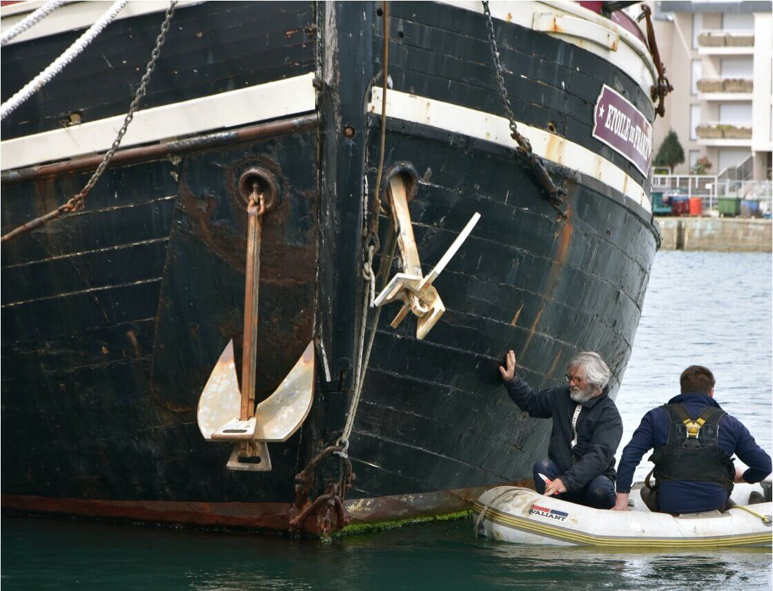 Vue du gréement et des mâts de la goélette Étoile de France.