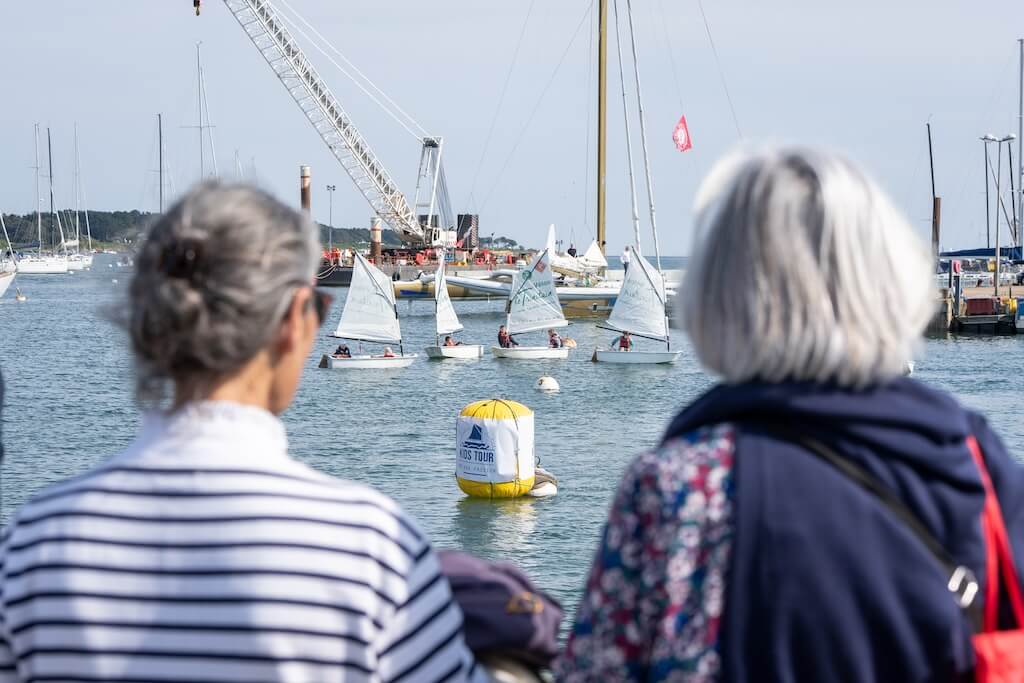 Jeunes marins en herbe lors de l'initiation Kids Tour by AXA Passion.